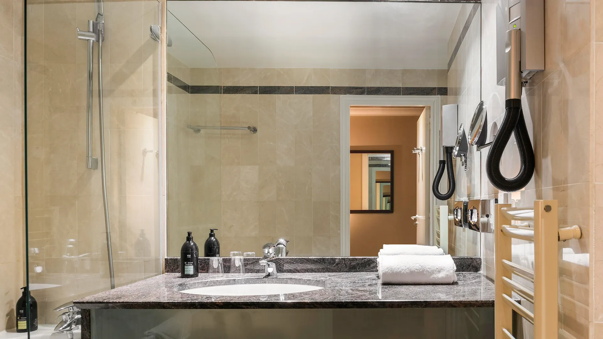 Adagio Haussmann Champs Elysees Aparthotel 4*