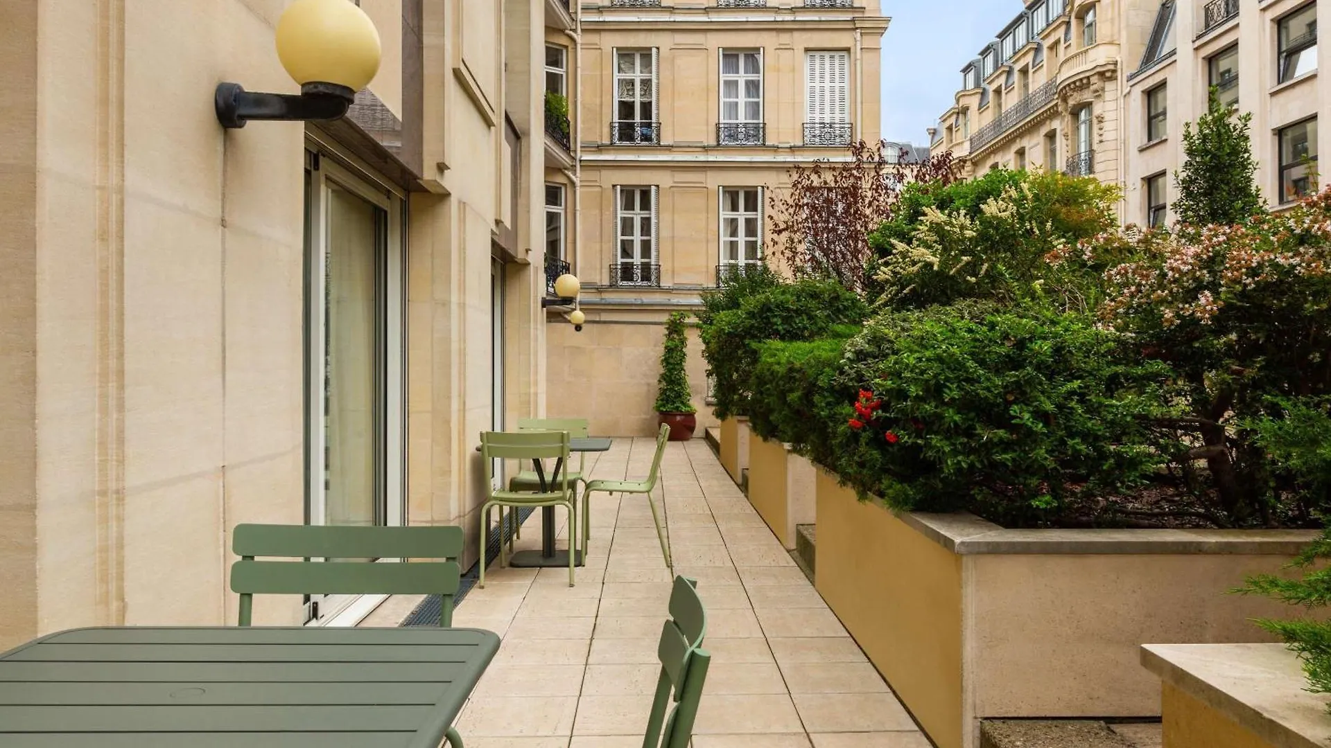 Aparthotel Adagio Haussmann Champs Elysees 4*