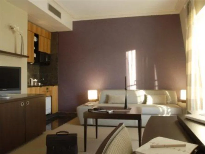 Adagio Haussmann Aparthotel 4*